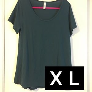 LuLaRoe Classic T - NWOT ✨